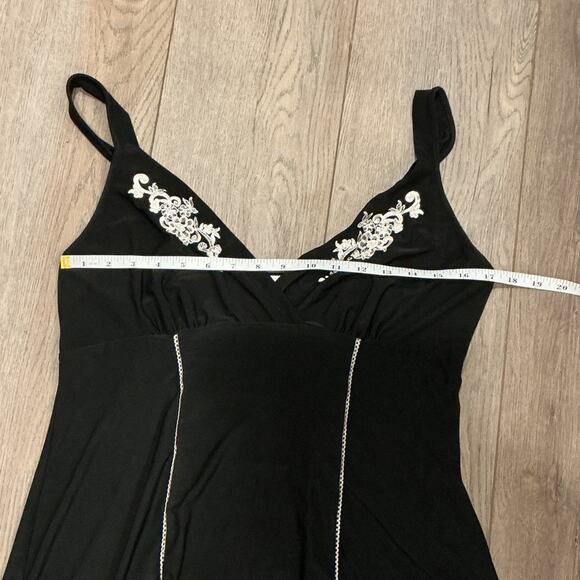 California Dynasty Women’s Black White Embroidery Nightgown Lingerie Size Large - Picture 9 of 10